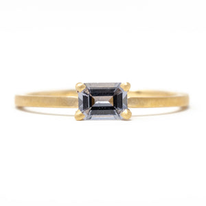 Jennifer Dawes 14k yellow gold stacking horizontal grey spinel ring